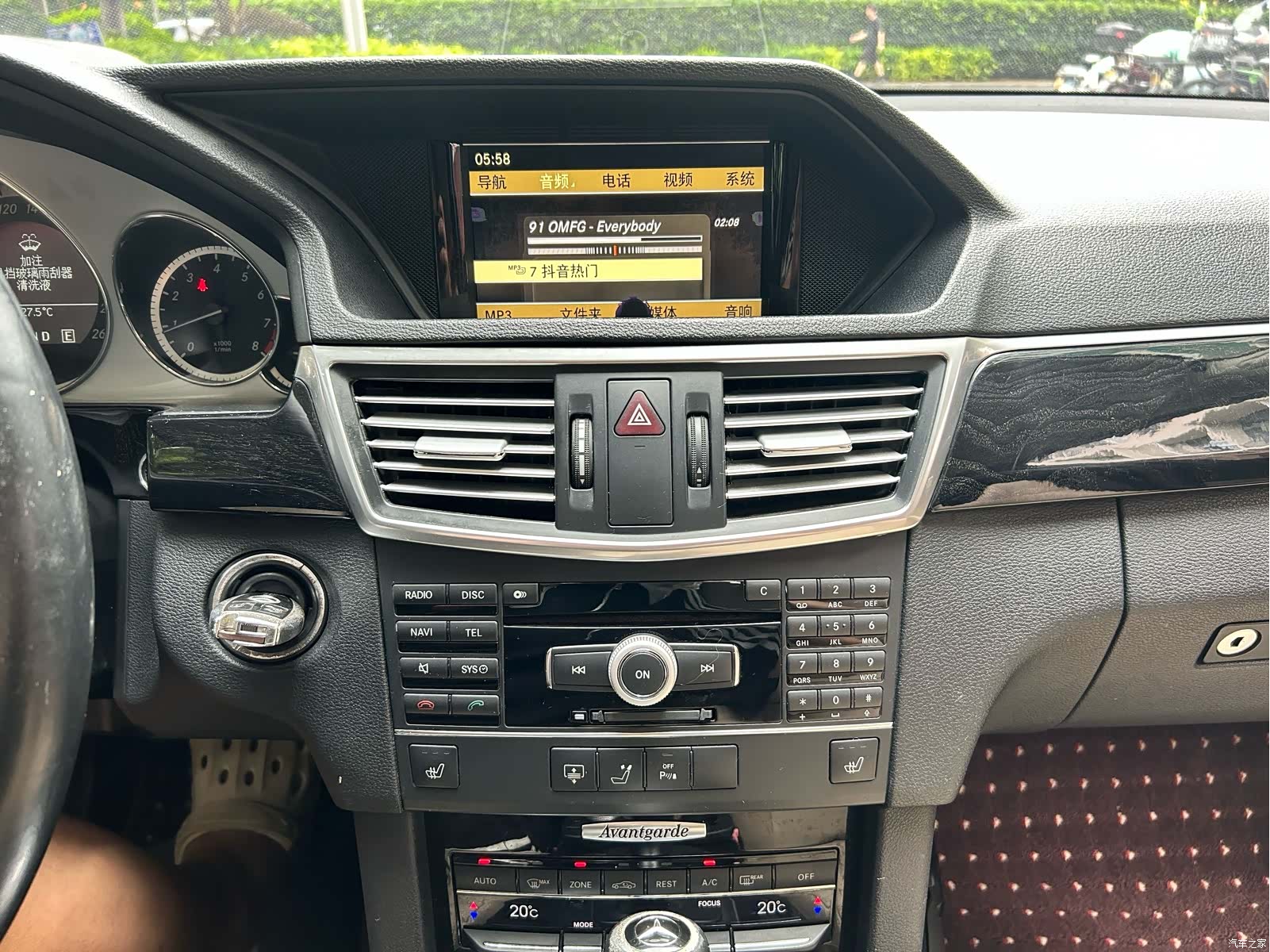 Mercedes-Benz E-Class, 2012 10