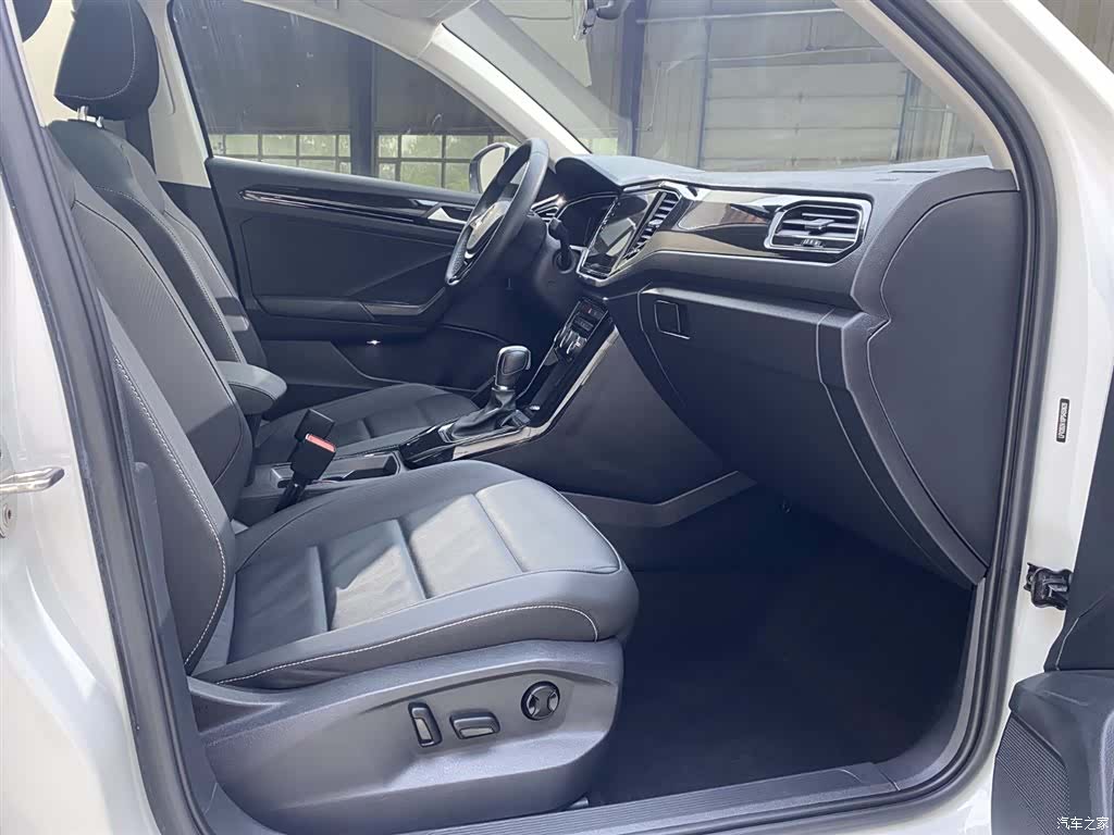 Volkswagen T-ROC, 2023 7
