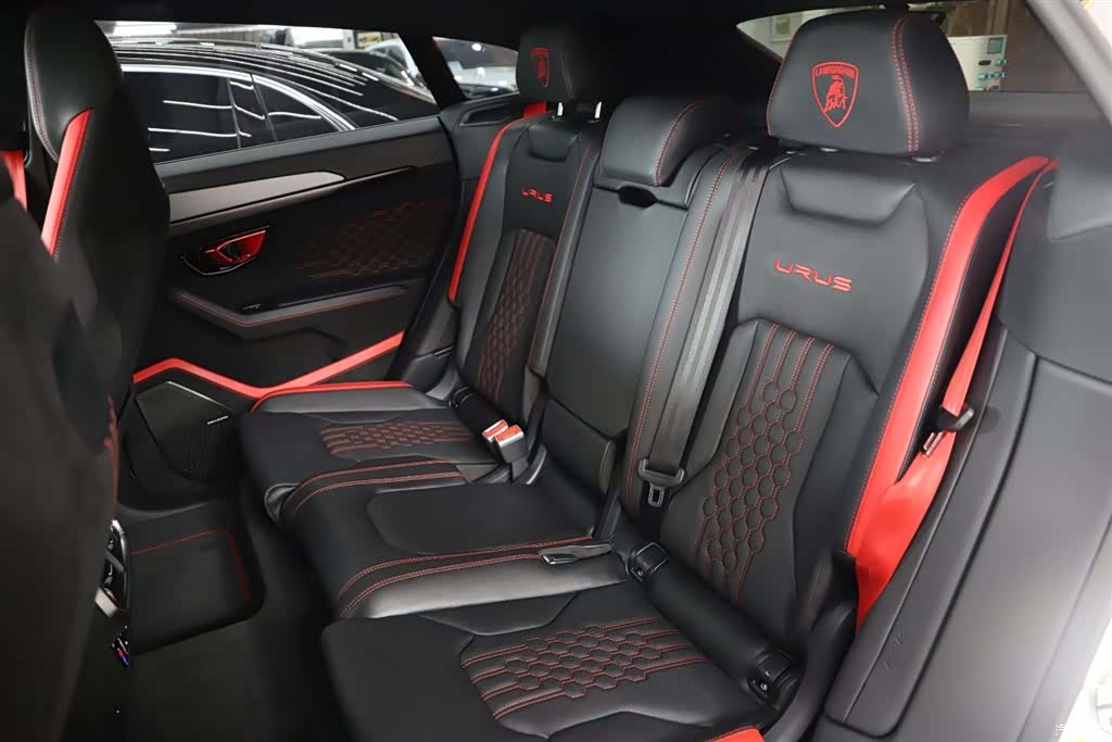 Lamborghini Urus, 2024 7