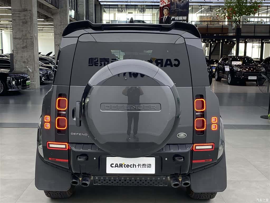 Land Rover Defender, 2023 3