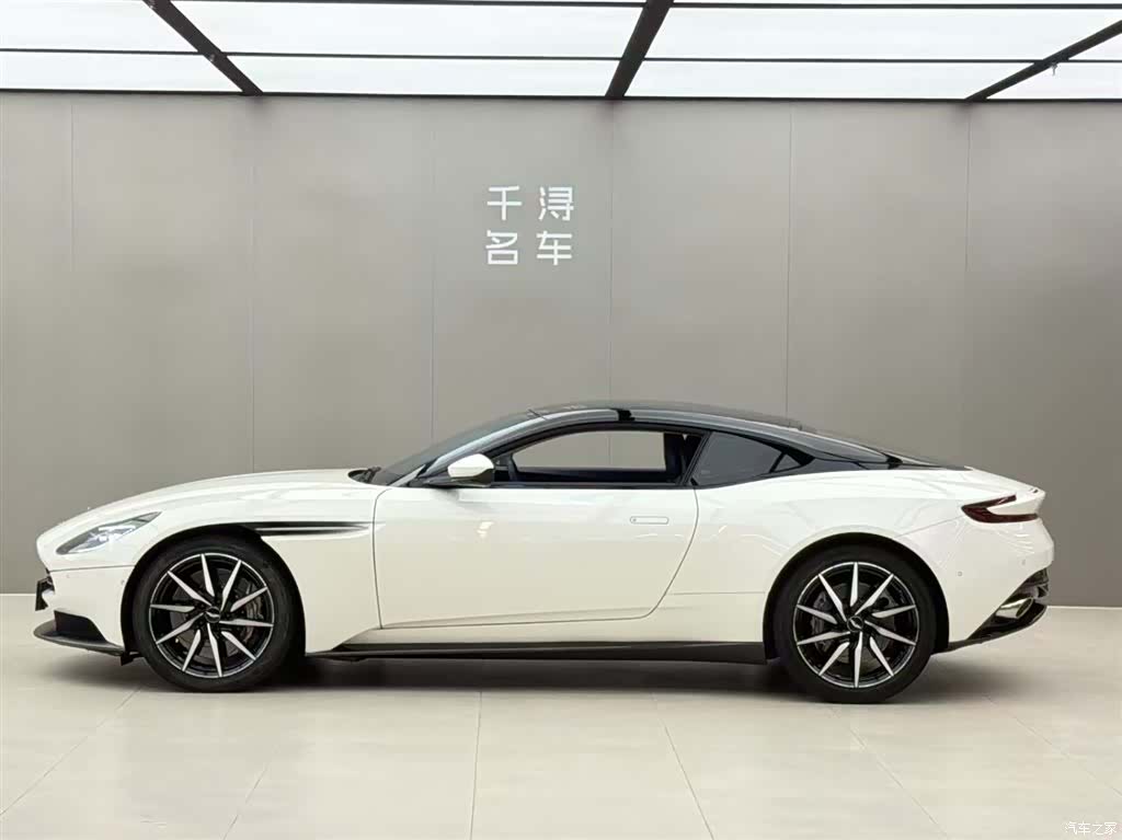 Aston Martin DB11, 2019 3