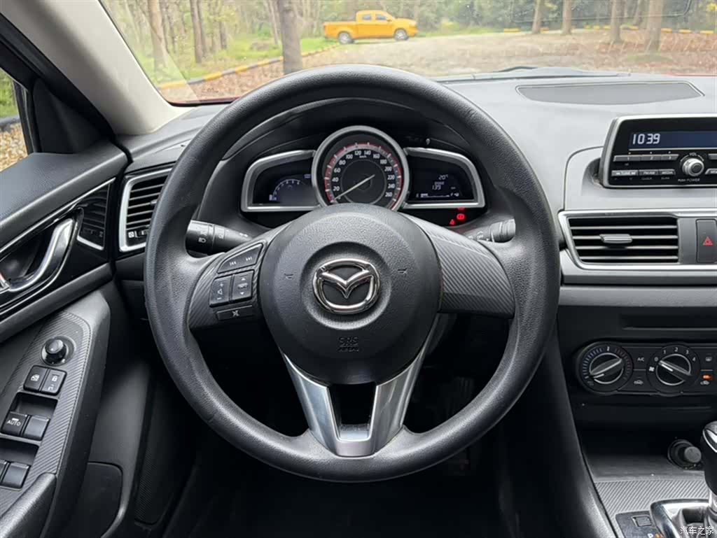 Mazda Mazda3, 2015 12