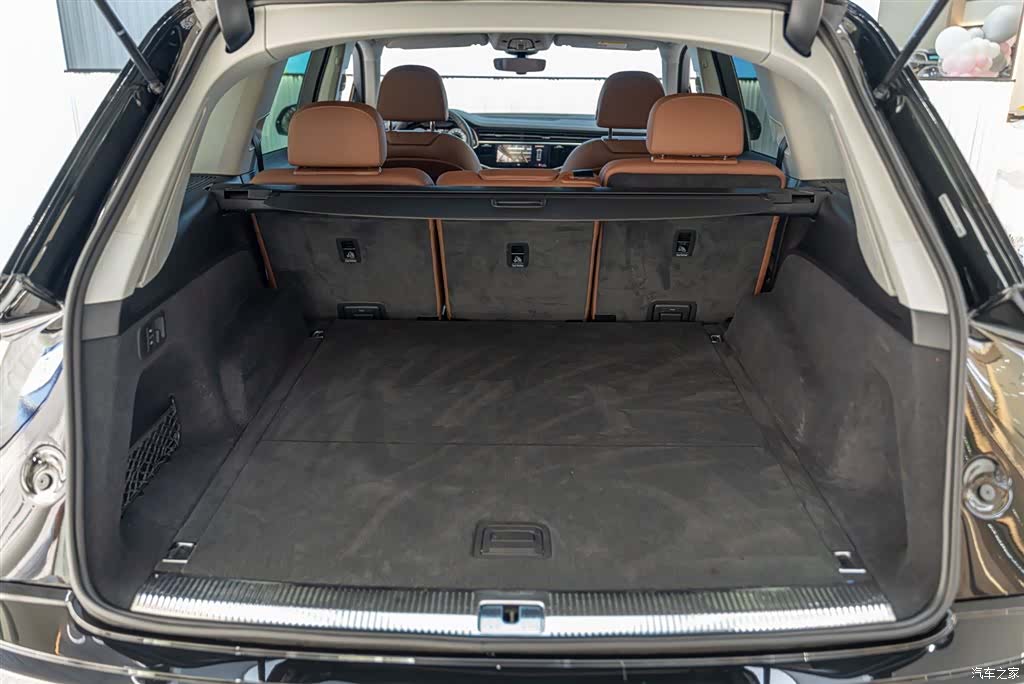 Audi Q7, 2025 13