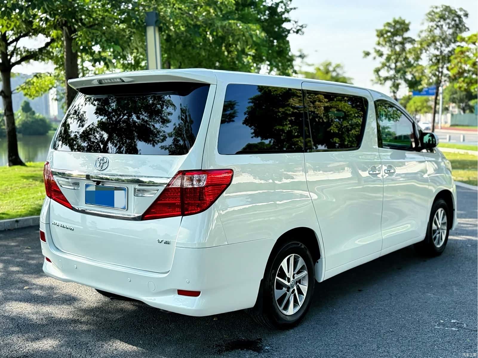Toyota Alphard, 2014 4