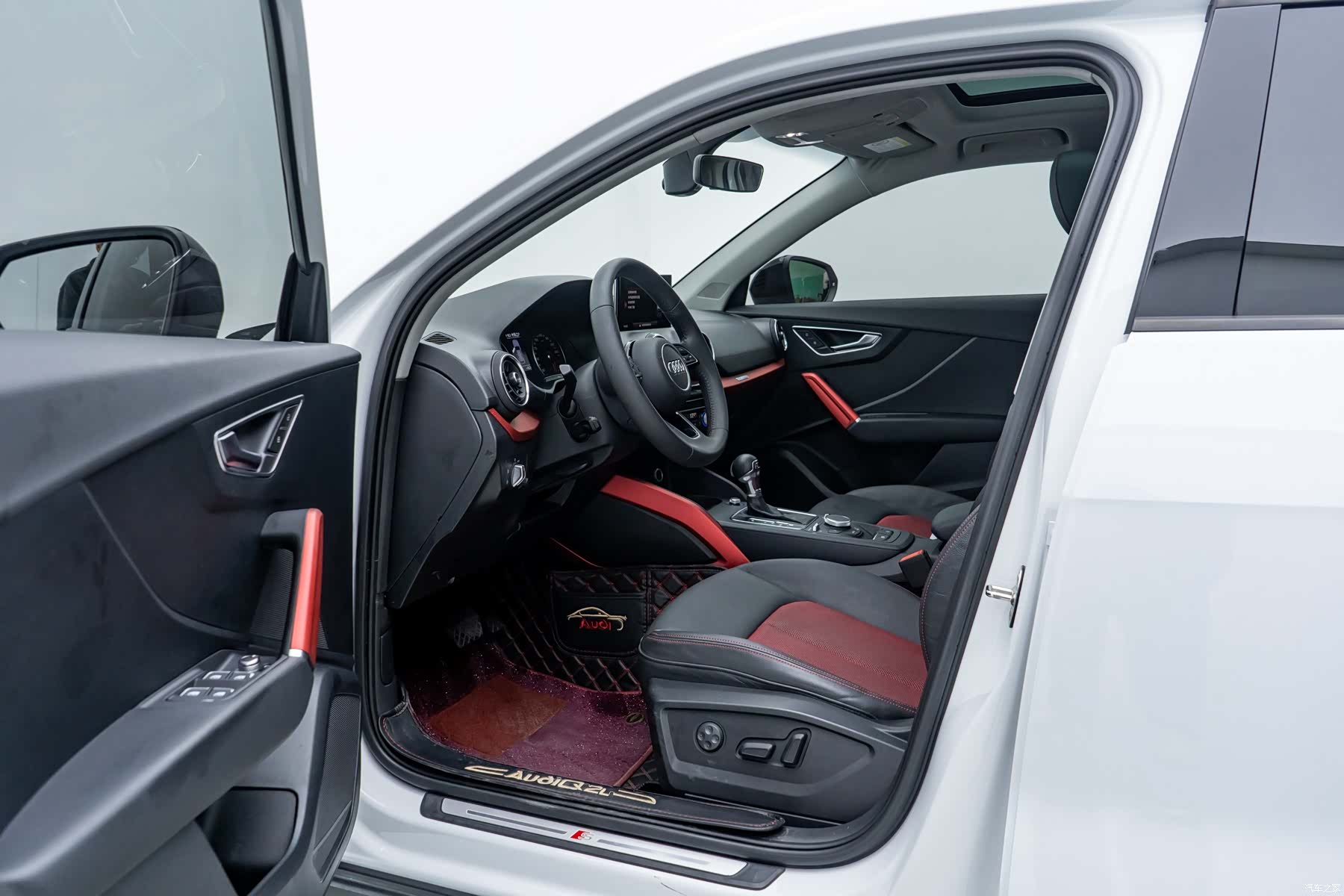 Audi Q2L, 2019 9