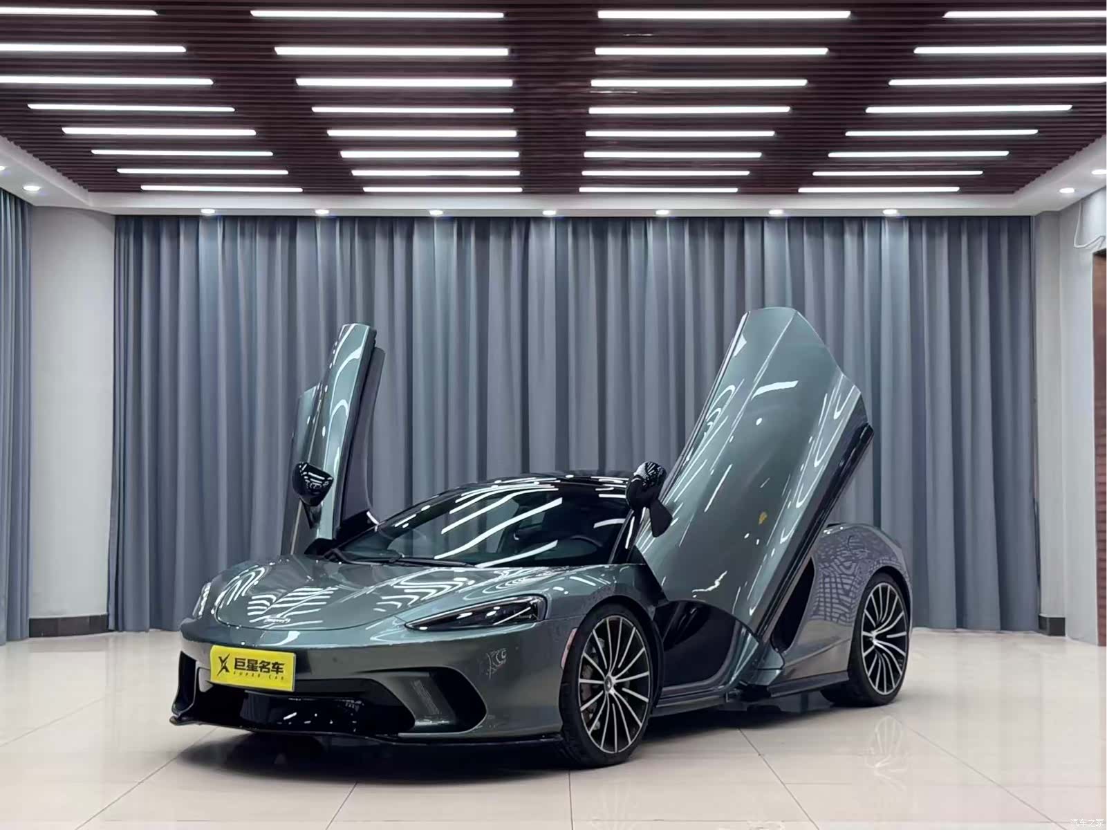 McLaren GT