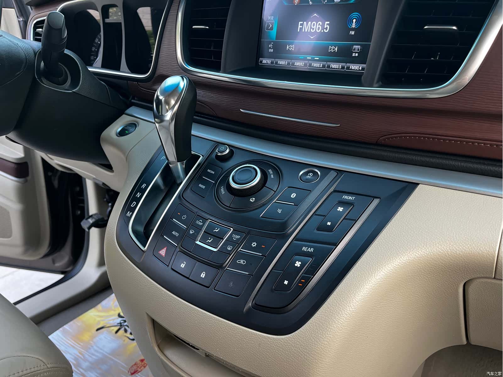 Buick GL8, 2017 15