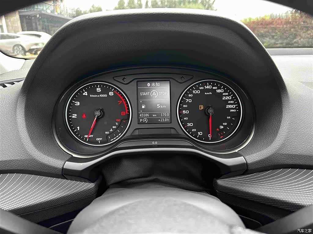 Audi Q2L, 2023 8