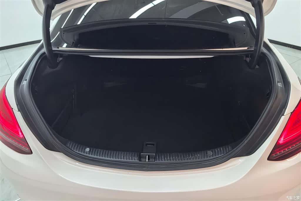 Mercedes-Benz C-Class, 2021 4