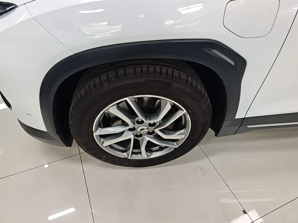 NIO ES6