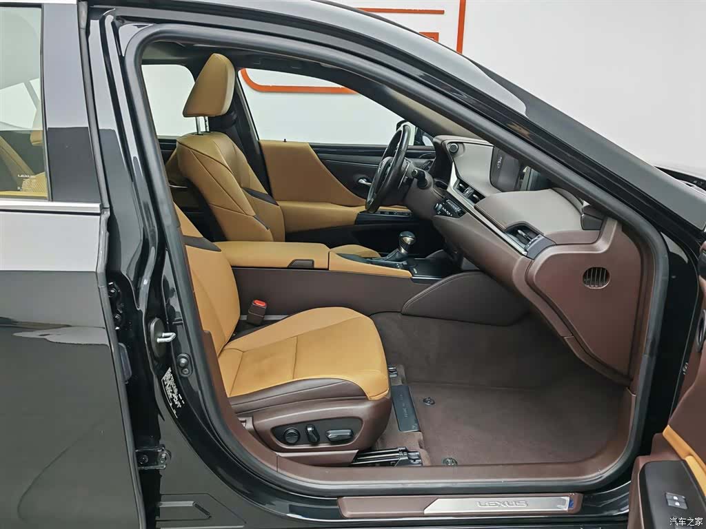 Lexus ES, 2020 23