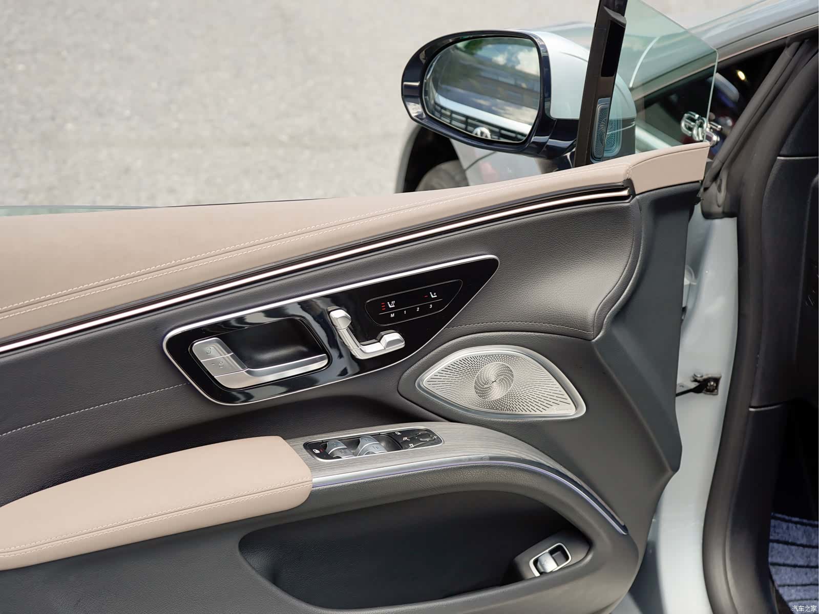 Mercedes-Benz EQS, 2023 11