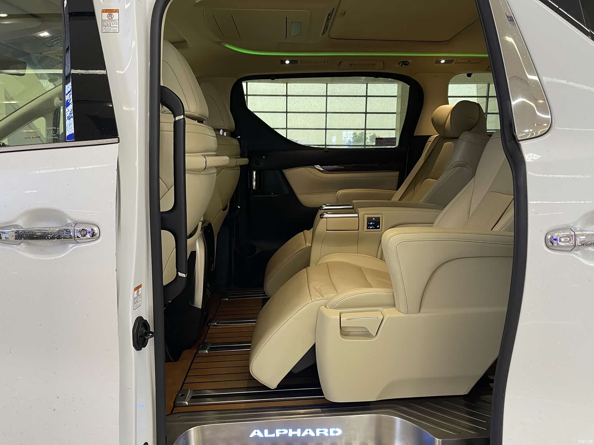 Toyota Alphard, 2020 все фото