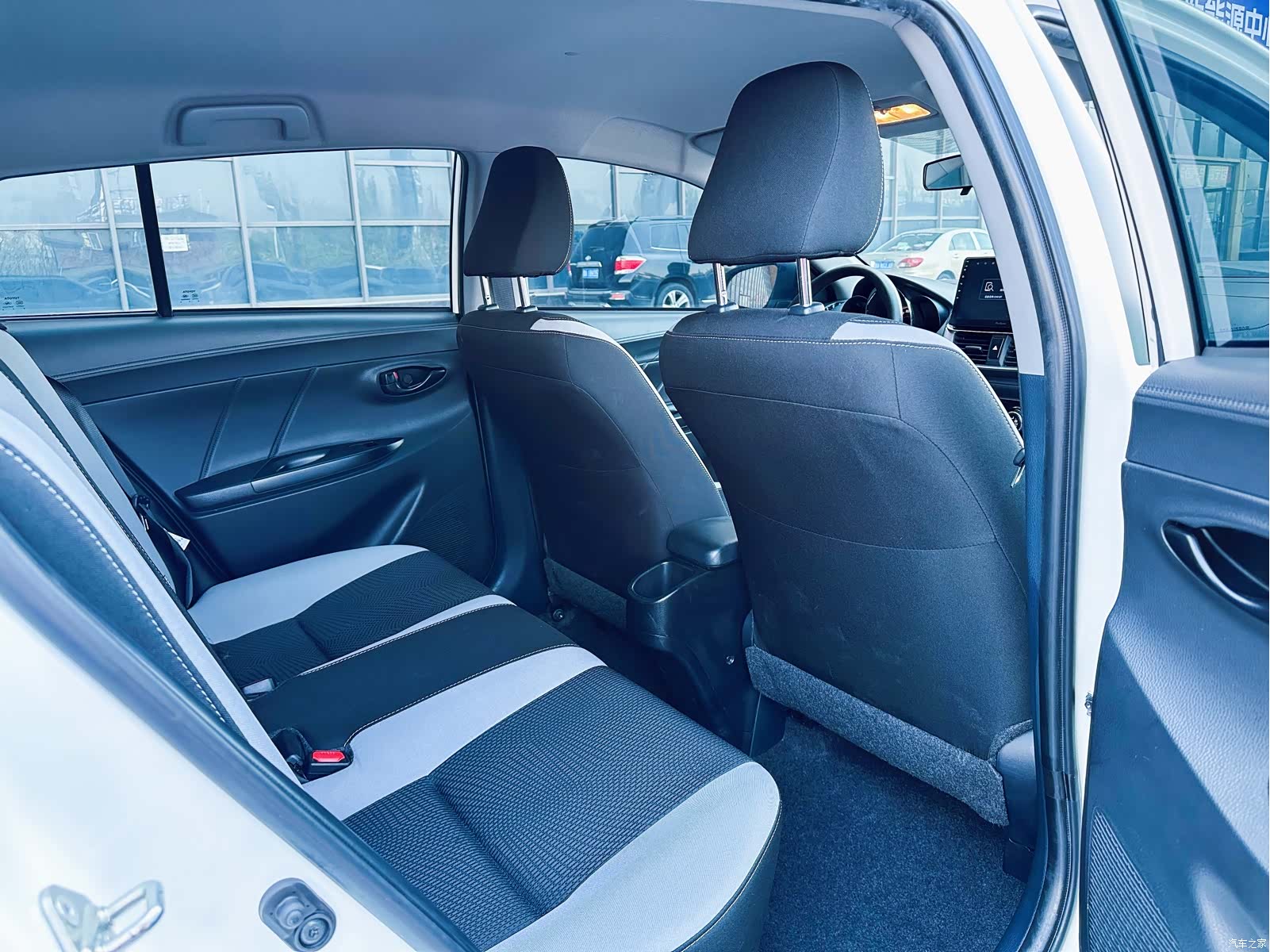 Toyota YARiS L, 2022 10