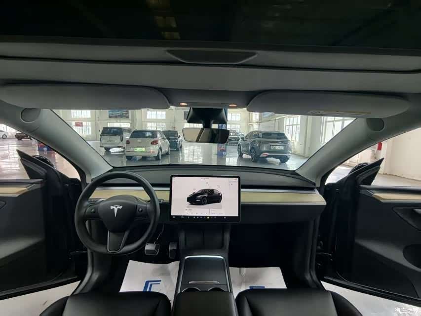 Tesla Model Y, 2023 9