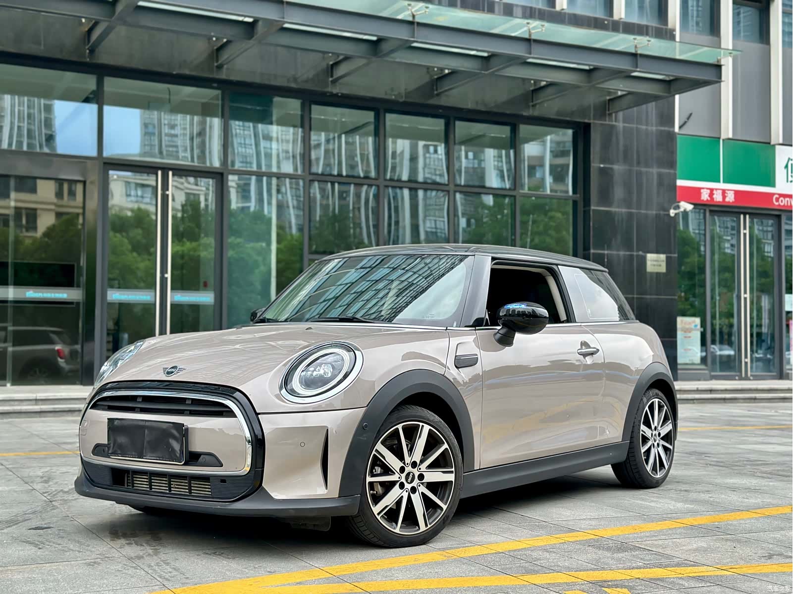 Mini Cooper, 2023 1