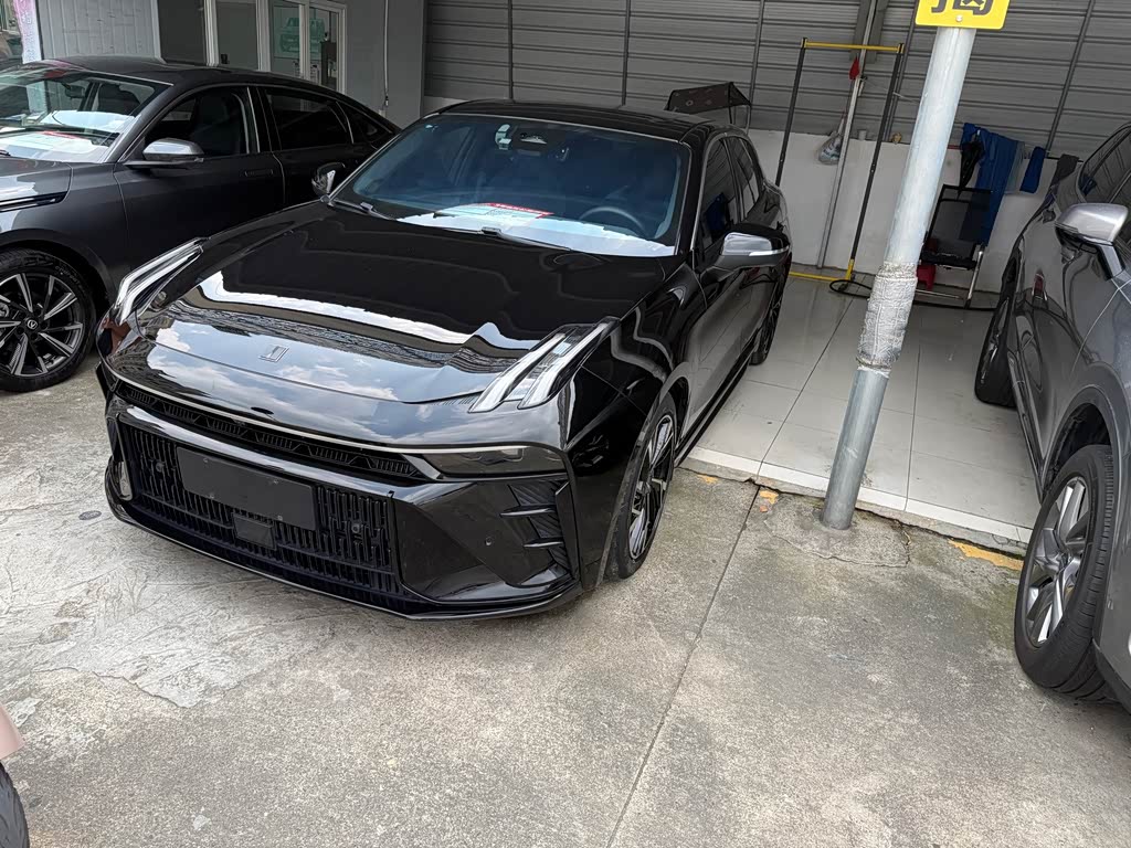 Lynk & Co 03