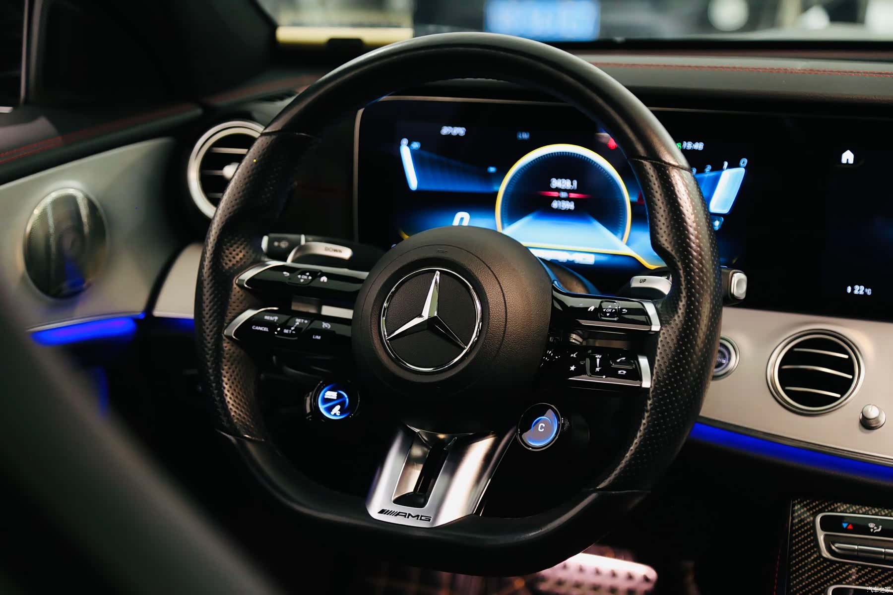 Mercedes-Benz E-Class, 2023 14