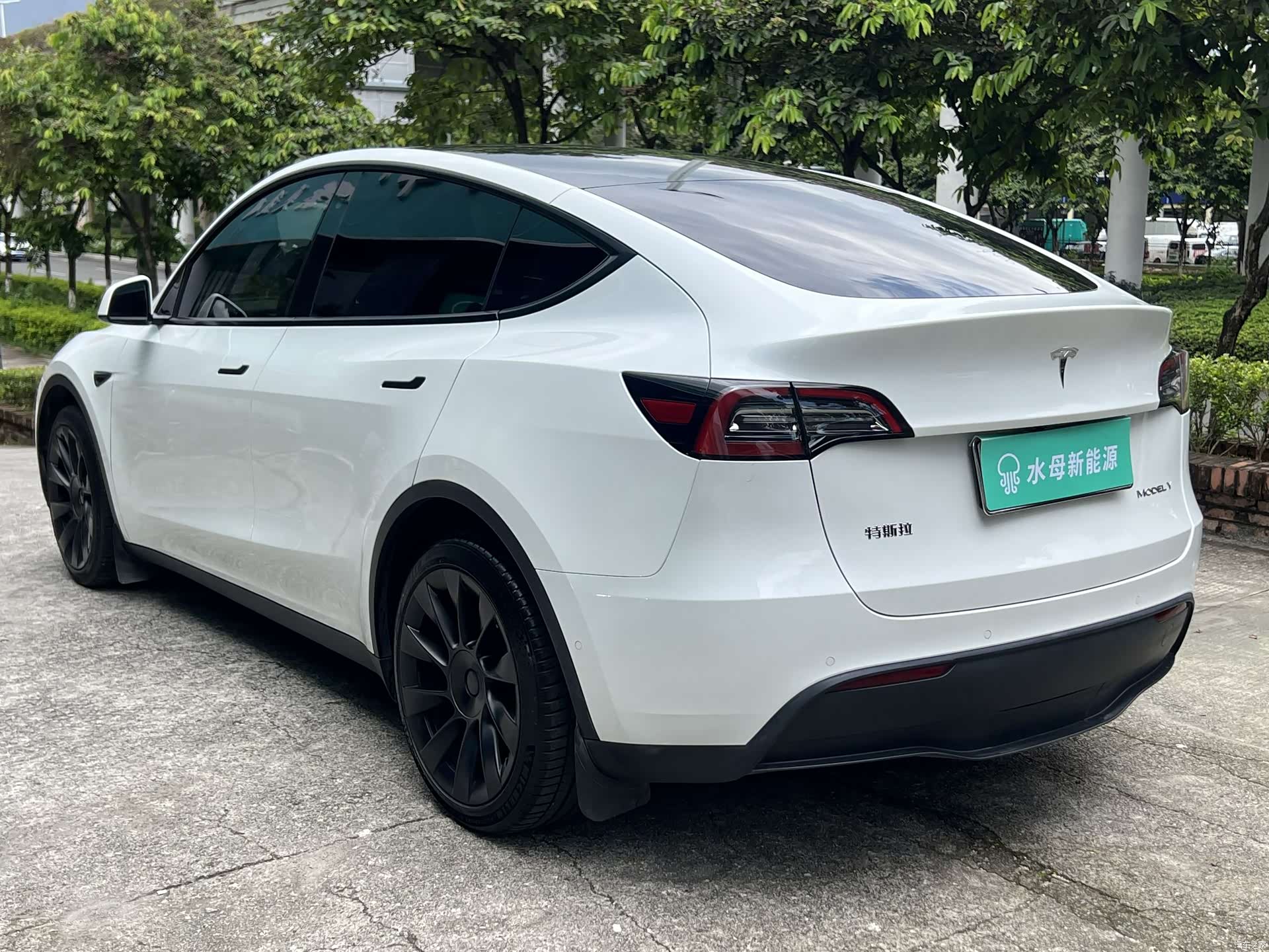 Tesla Model Y, 2023 4