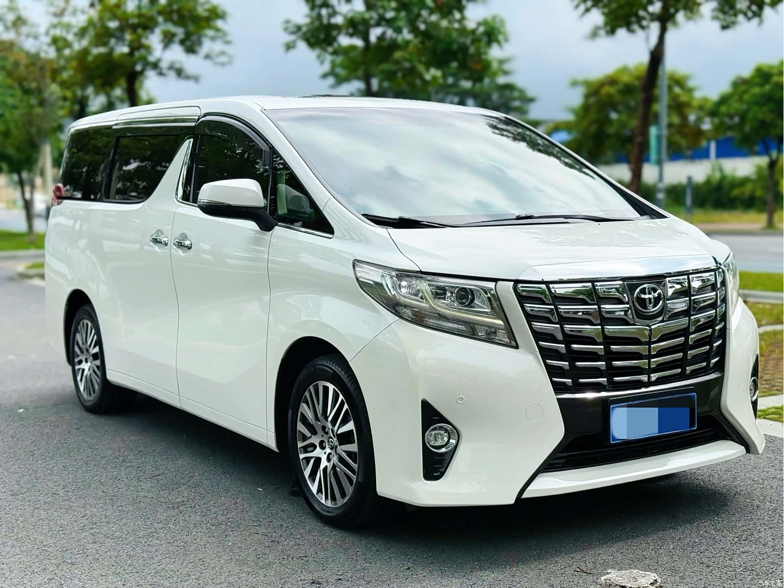 Toyota Alphard, 2017 4