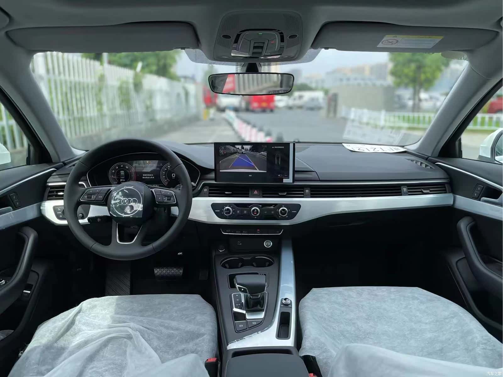 Audi A4L, 2023 все фото