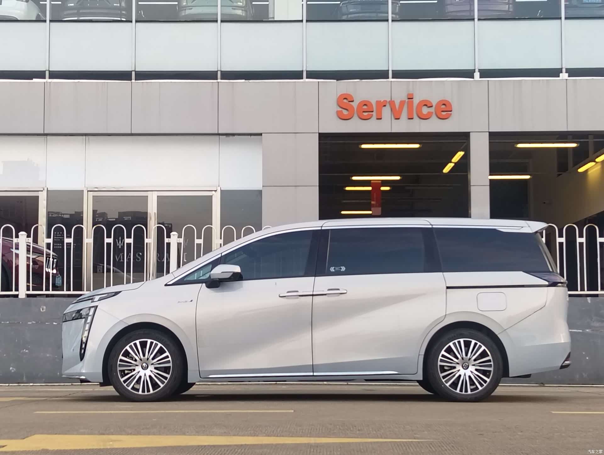 Trumpchi E8, 2024 4