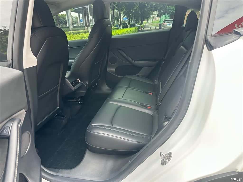 Tesla Model Y, 2021 все фото