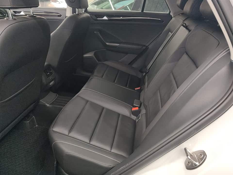 Volkswagen T-ROC exploring Songs