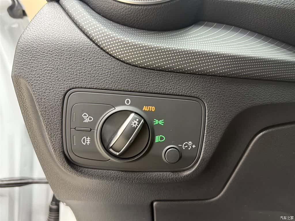 Audi Q2L, 2022 21