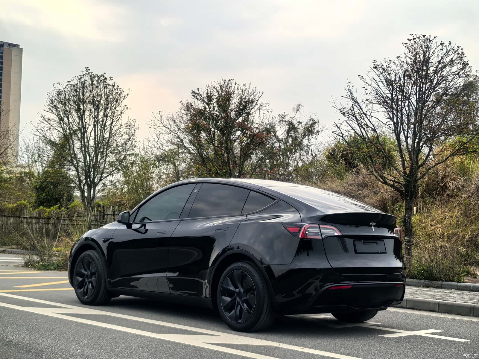 Tesla Model Y, 2023 4