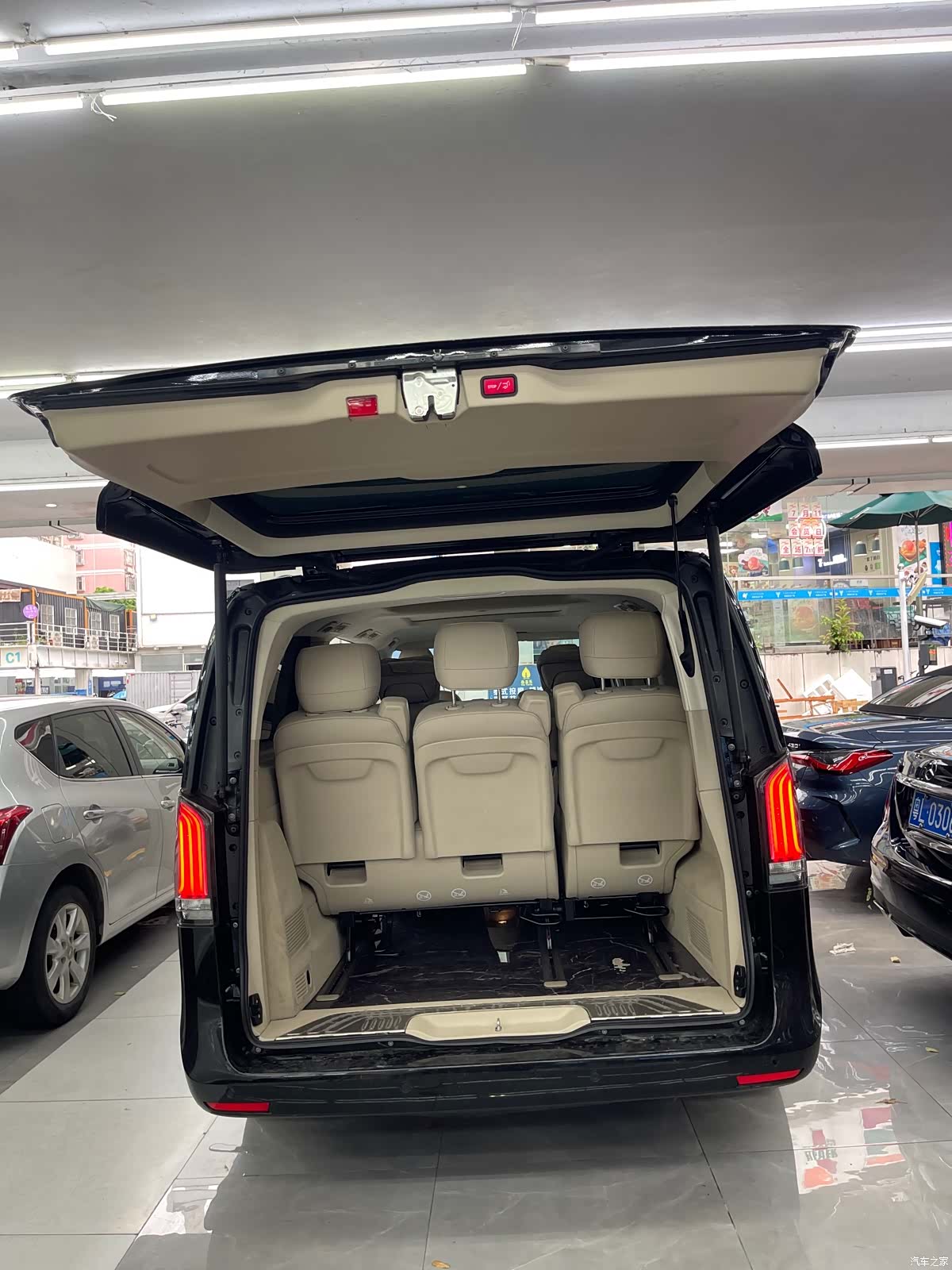 Mercedes-Benz V-Class, 2025 10