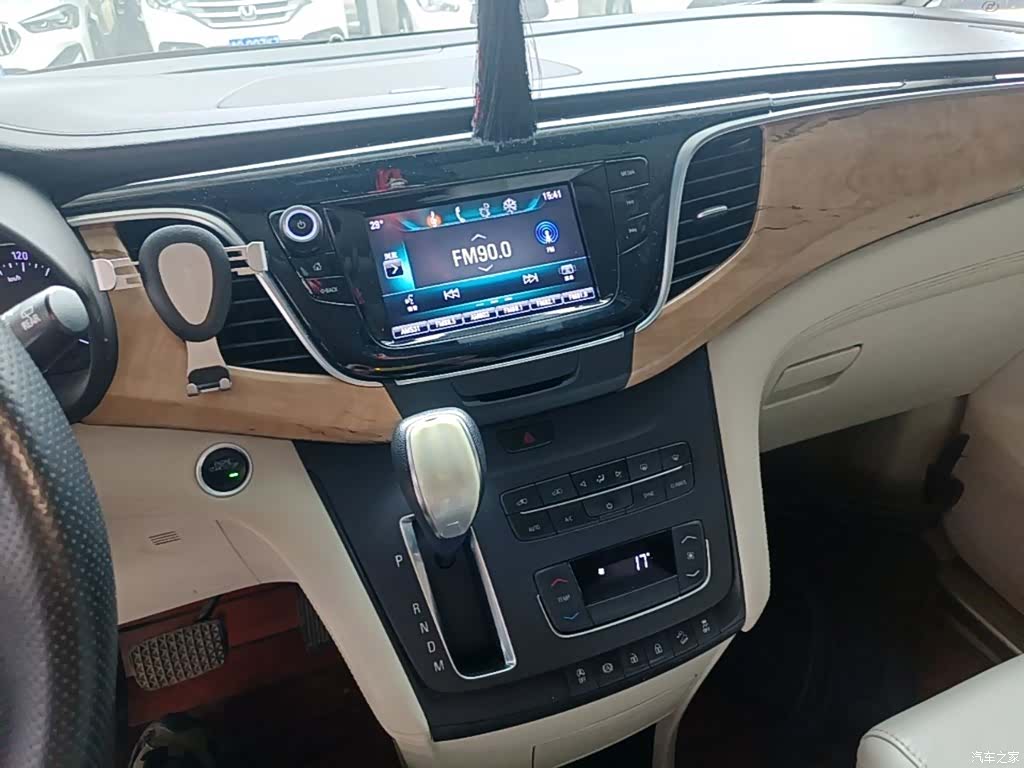 Buick GL8, 2019 13