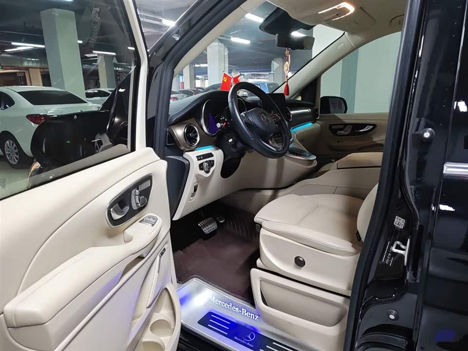 Mercedes-Benz V-class