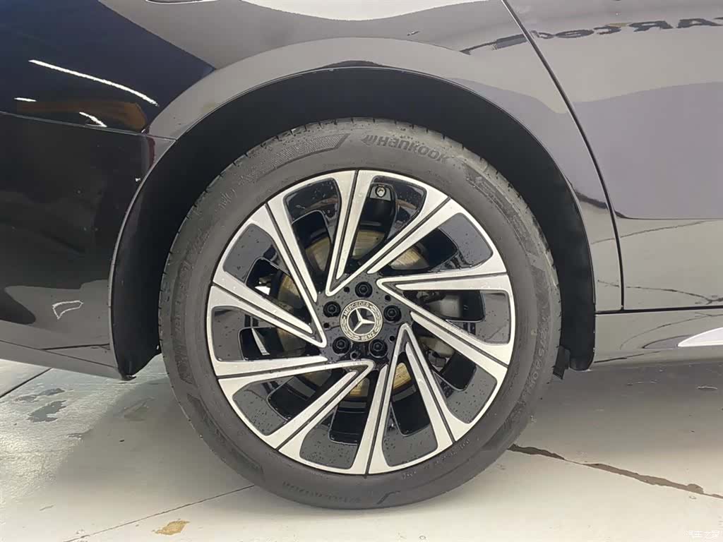Mercedes-Benz E-Class, 2024 11