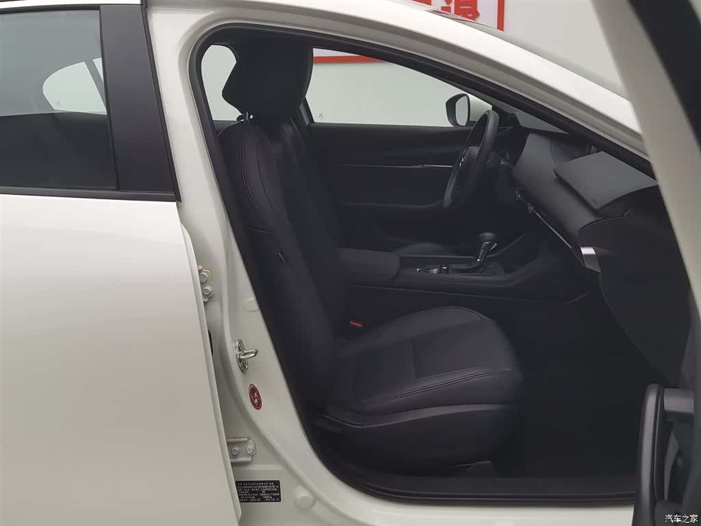 Mazda Mazda3, 2023 23
