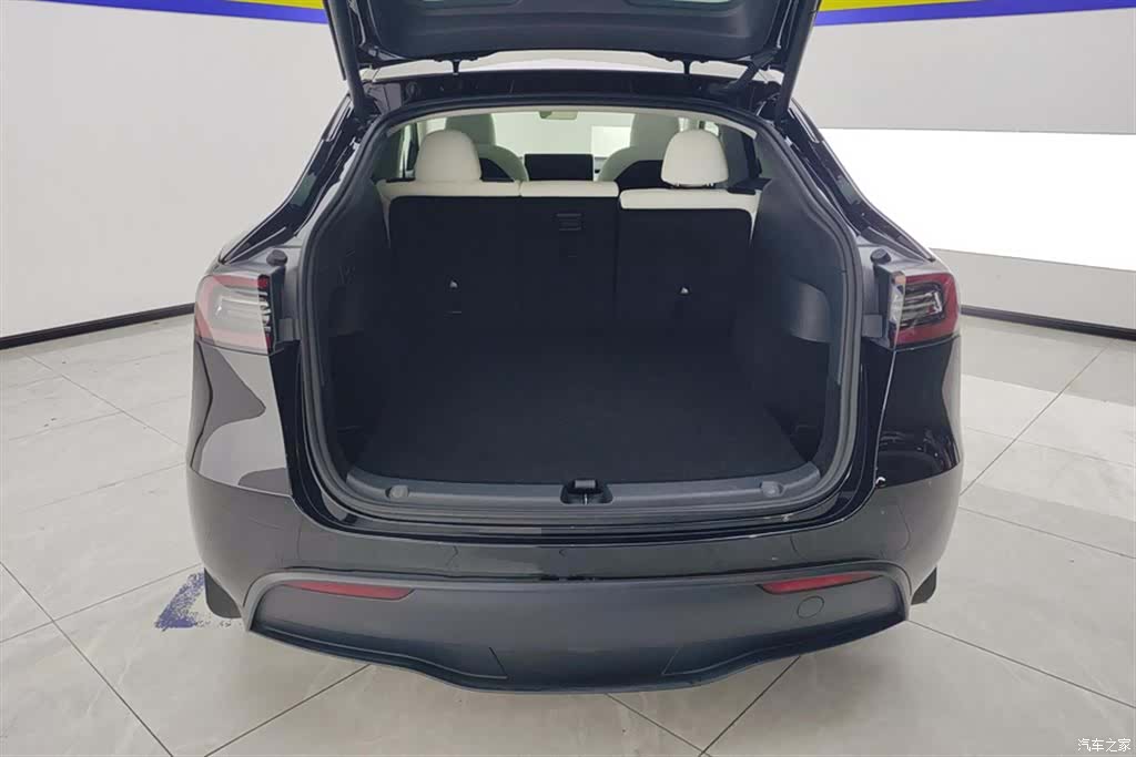Tesla Model Y, 2024 4