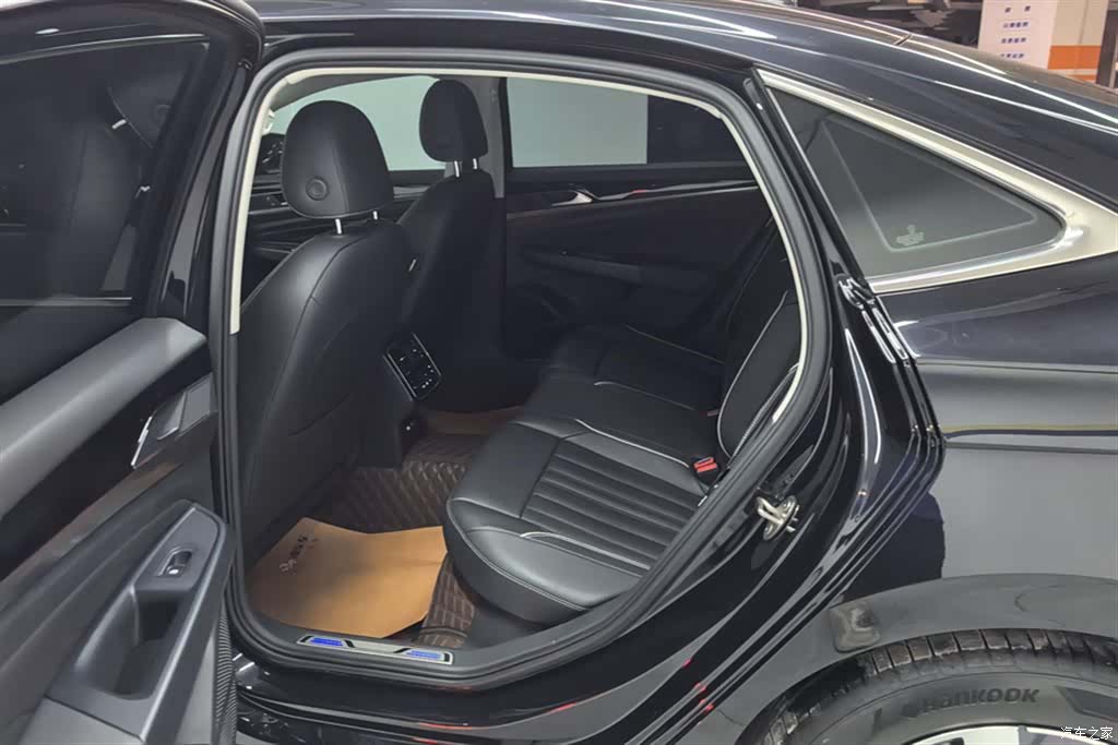 Volkswagen Passat, 2023 11