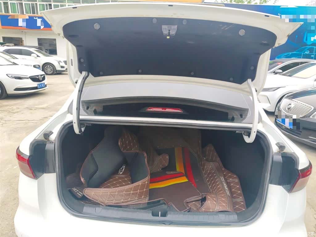 Geely Emgrand, 2023 15