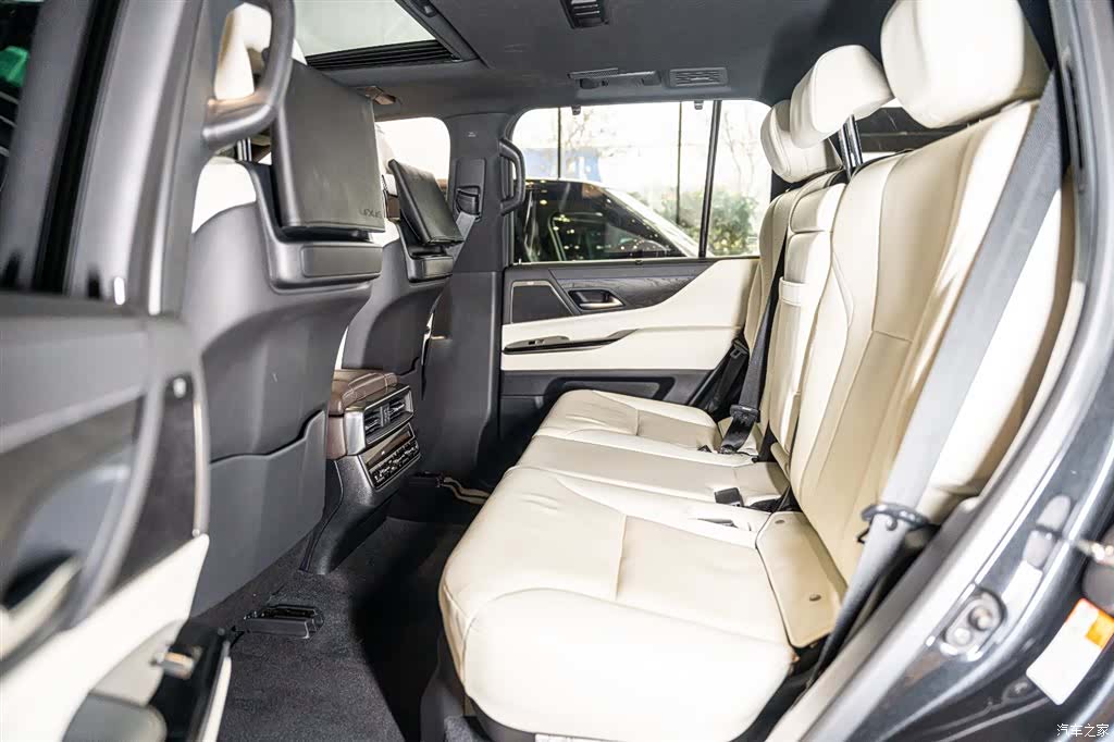 Lexus LX, 2025 14