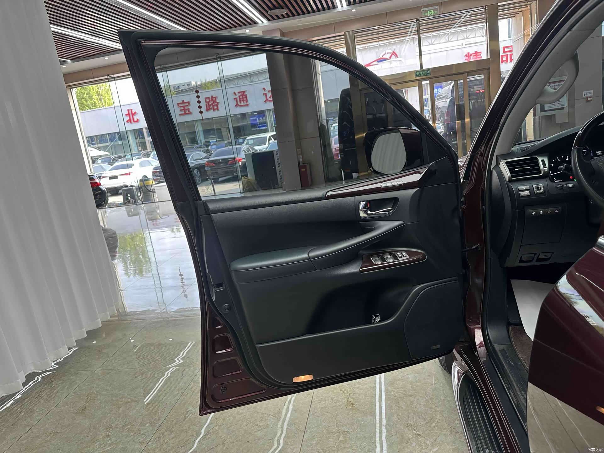 Lexus LX, 2014 16