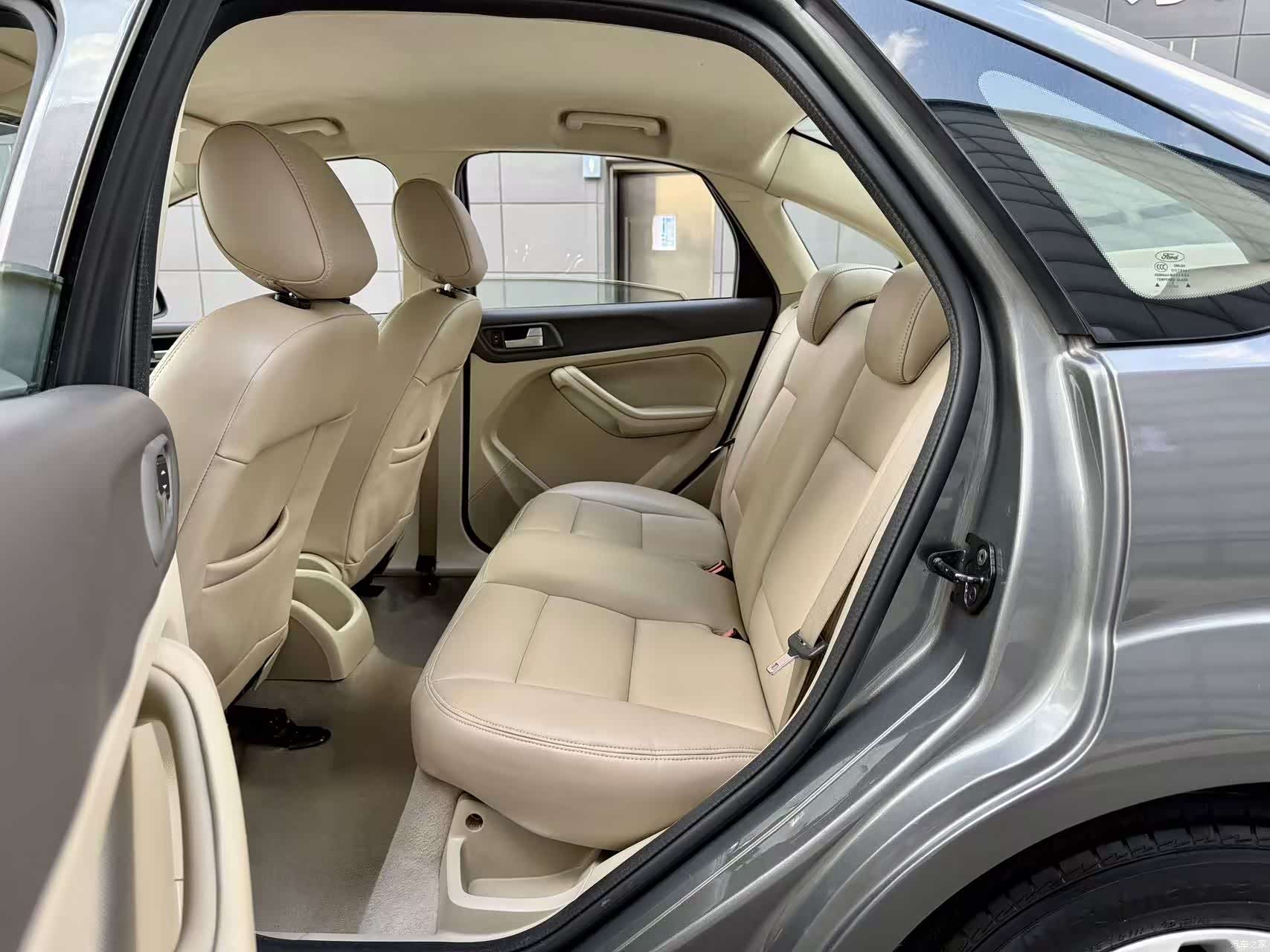 Ford Focus, 2014 6