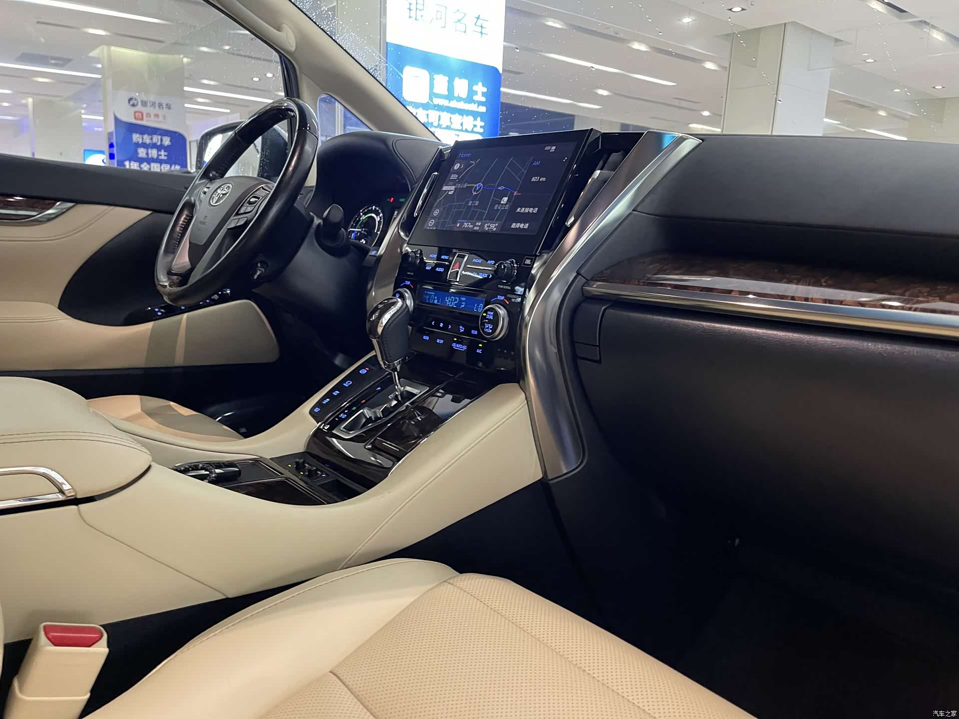Toyota Alphard, 2020 11