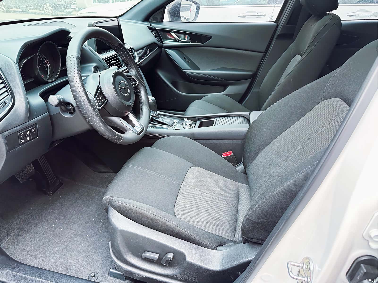 Mazda CX-4, 2023 7