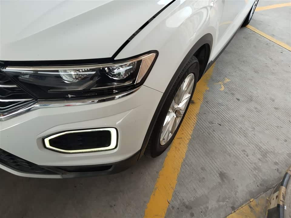 Volkswagen T-ROC exploring Songs