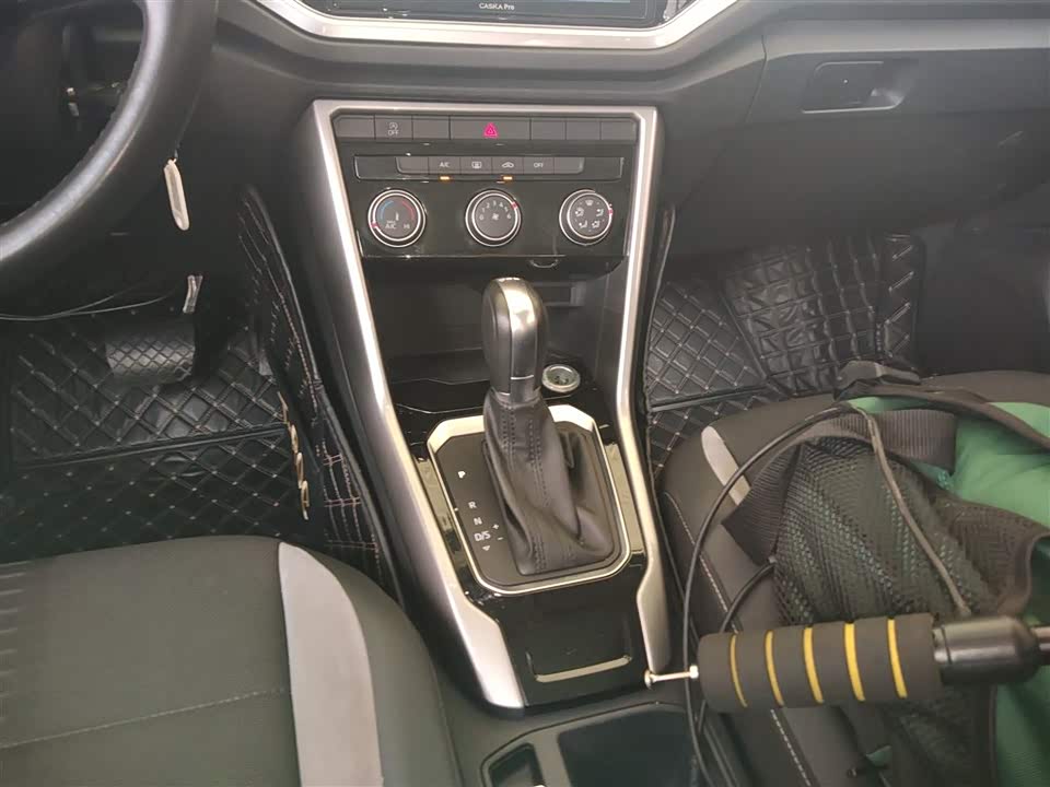 Volkswagen T-ROC exploring Songs