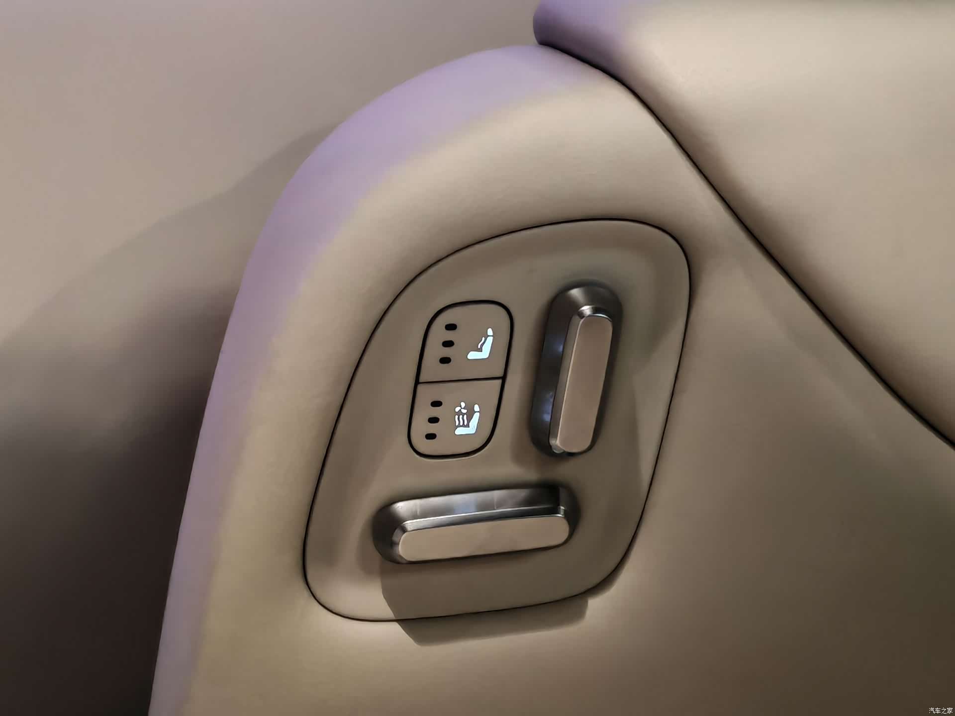 Li Auto MEGA, 2025 41