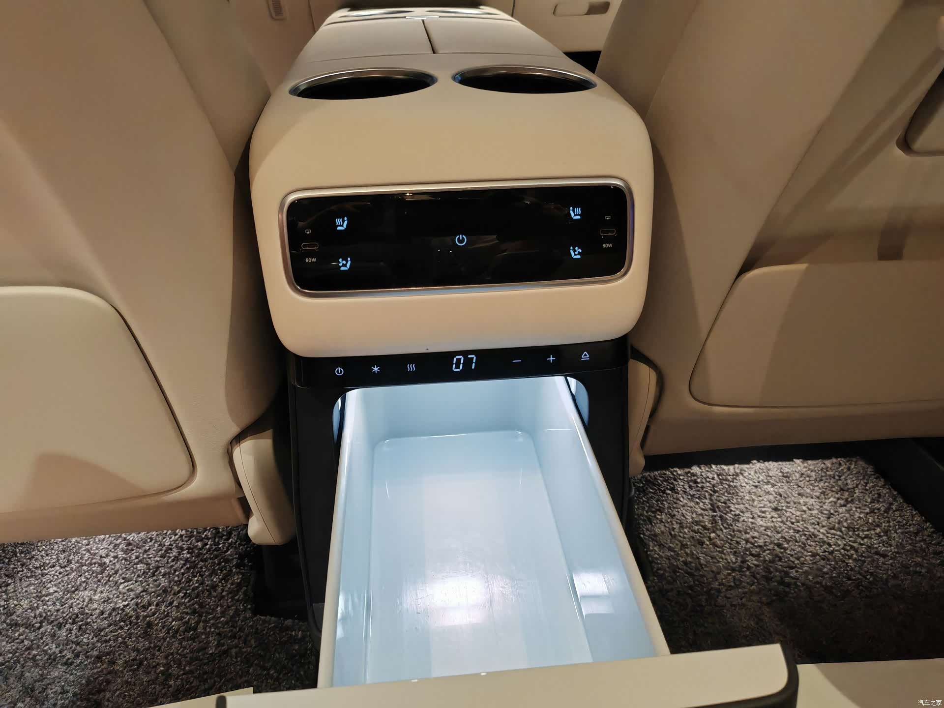 Li Auto MEGA, 2025 15