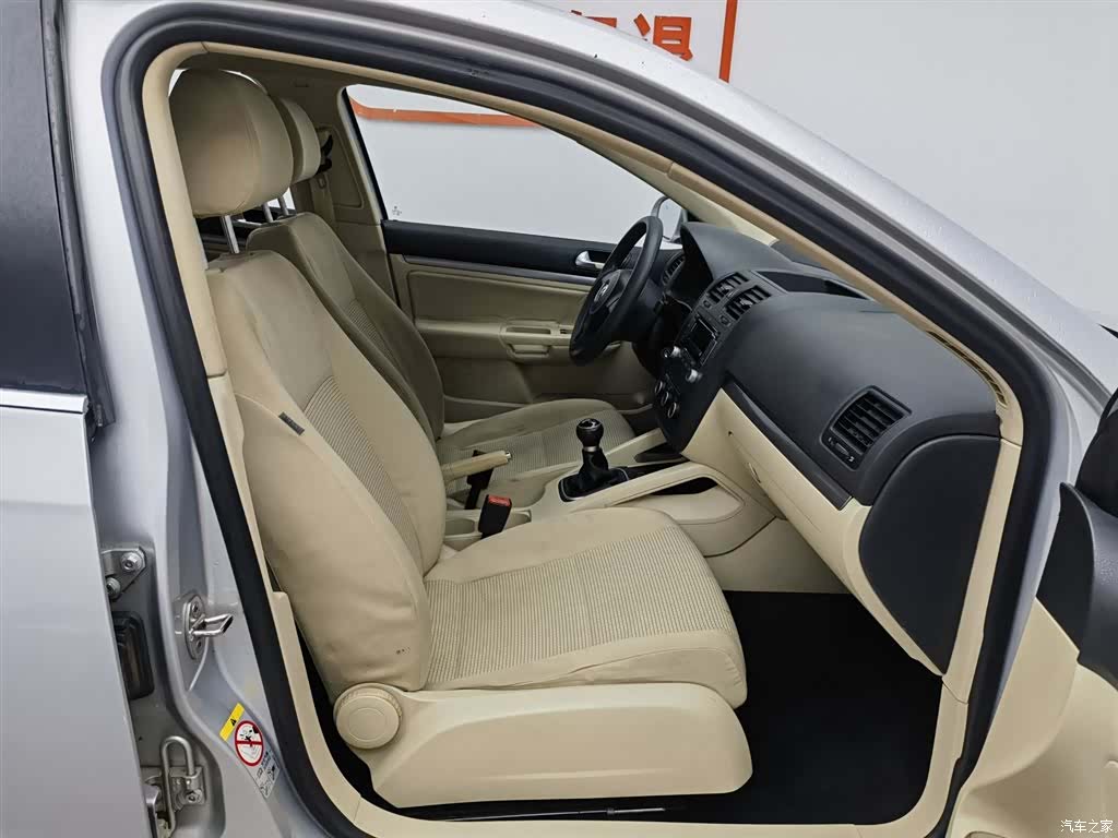 Volkswagen Sagitar, 2011 23