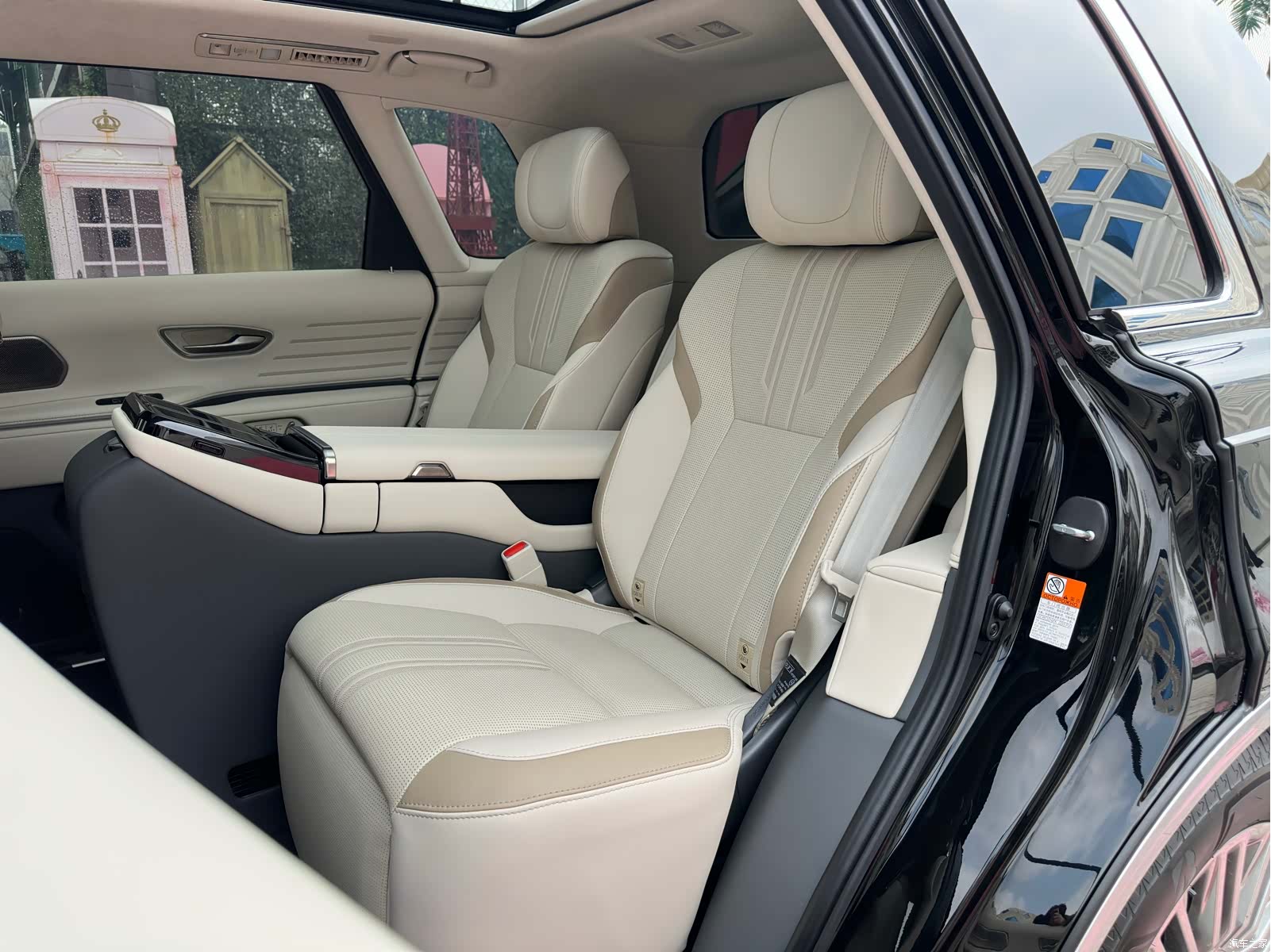Toyota Century, 2024 17