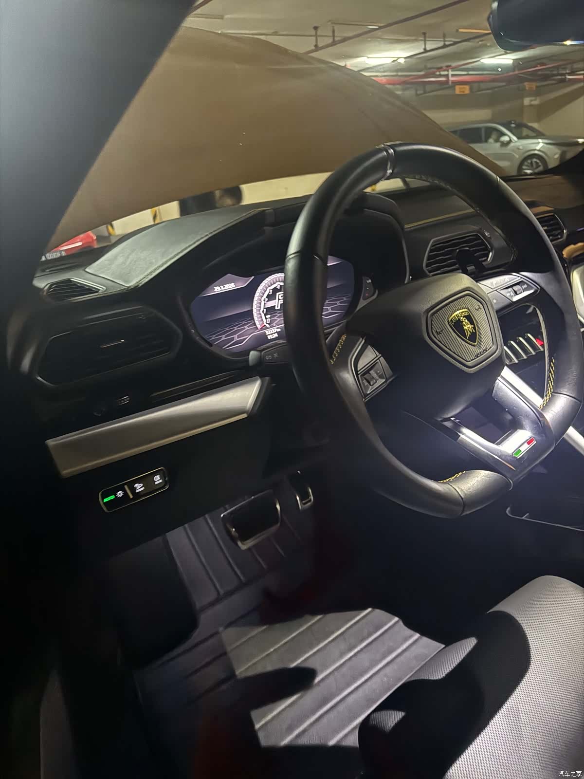 Lamborghini Urus, 2020 6
